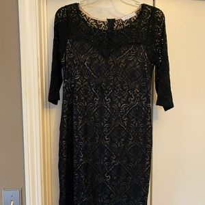 Lace maternity dress